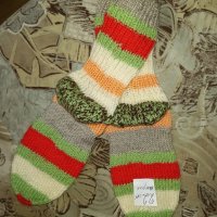 Ръчно плетени детски чорапи, снимка 2 - Чорапи - 38644446