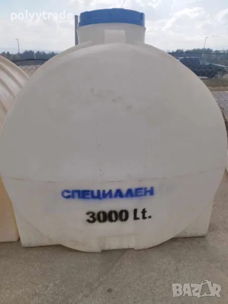 Полиетиленов резервоар за транспортирне - 3000 литра „Политрейд“, снимка 1