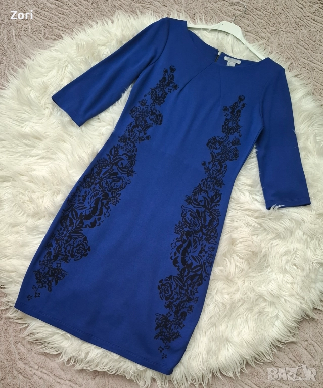 -20% СТИЛНА и ЕЛЕГАНТНА рокля по тялото в кралскосин цвят с черни шарки, снимка 1