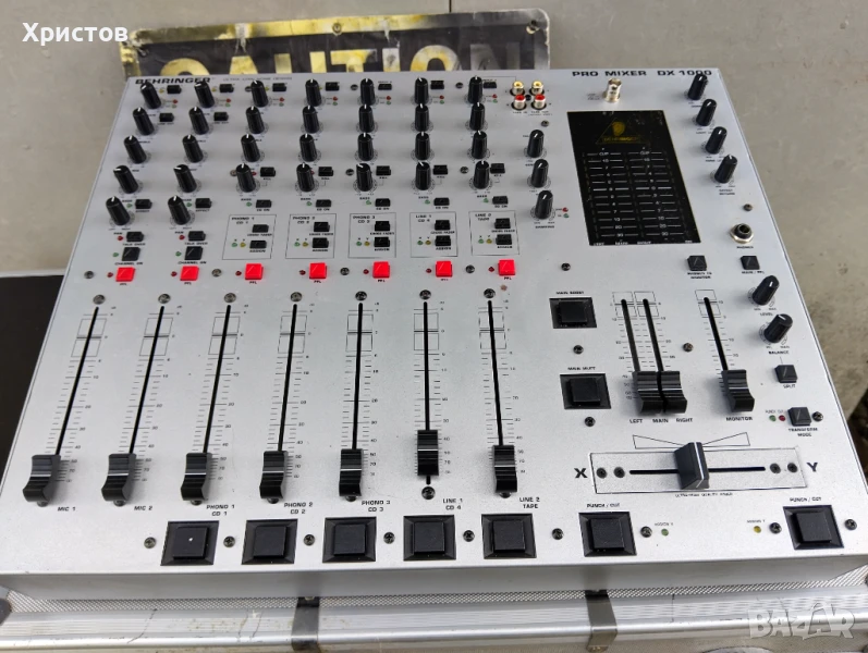 DJ Миксер BEHRINGER, снимка 1