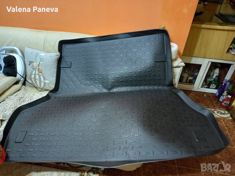 стелка за багажник за Toyota Avensis комби 1998-2003, снимка 1