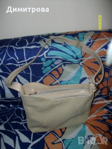 Продавам чисто нова бежова чанта