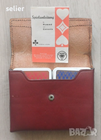 Това е немски комплект карти за игра в бордо кожена калъфка. Този винтидж комплект е произведен от A