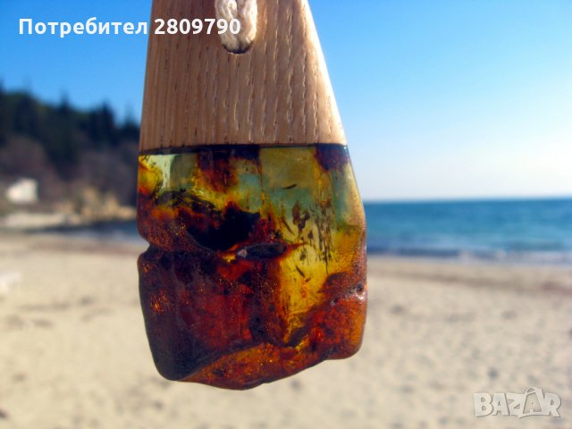 Кехлибарен медальон за вашата индивидуалност / Amber pendant emphasizing your individuality, снимка 3 - Колиета, медальони, синджири - 35255691