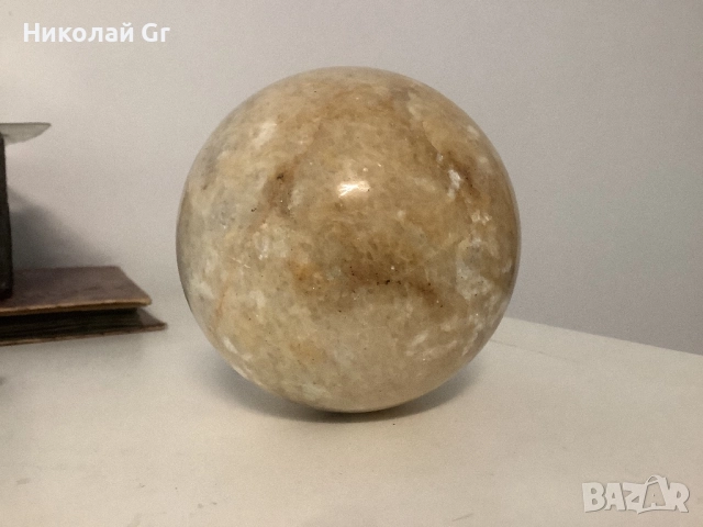 Топка камък нефрит диаметър 8.5 см