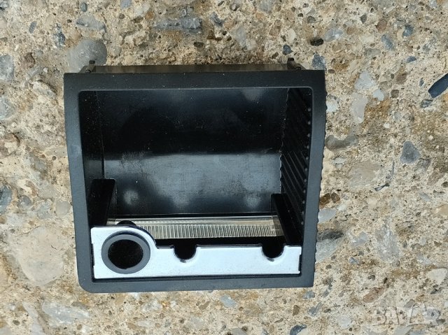 преден пепелник VW Golf 6 -1K0857335