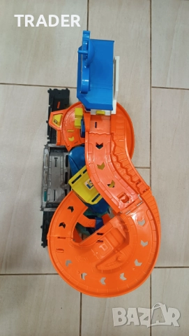 Hot Wheels Паркинг-гараж Акула – City Attacking Shark Escape, снимка 10 - Коли, камиони, мотори, писти - 16477004