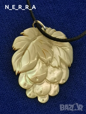 Медальон от естествен седеф, снимка 2 - Колиета, медальони, синджири - 51792476