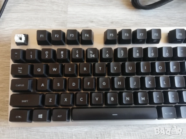 Logitech G413 silver механичка клавиатура с подсветка, снимка 2 - Клавиатури и мишки - 54325896