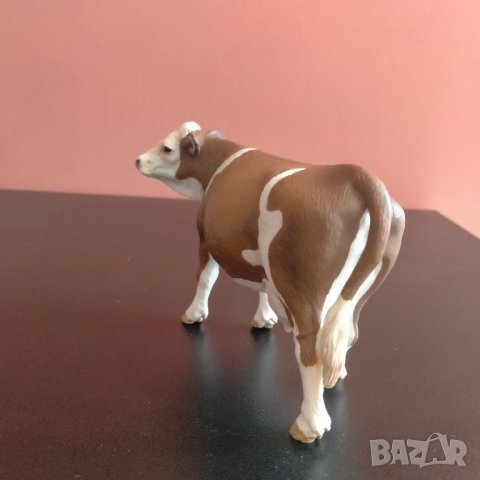 Колекционерска фигурка Schleich Simmental Dairy Cow Brown / White Крава 2008 73527, снимка 6 - Колекции - 42380806