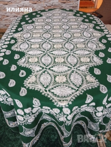 Покривка с бродерия 