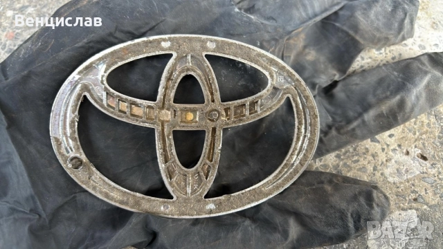 Задна емблема за Тойота Ярис, снимка 2 - Части - 52644027