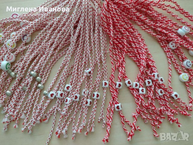 Мартеници десятки на едро и дребно , снимка 11 - Гривни - 31444047