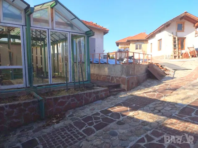 Продавам УПИ ведно с 4 сгради ,оранжерия и 3 постройки