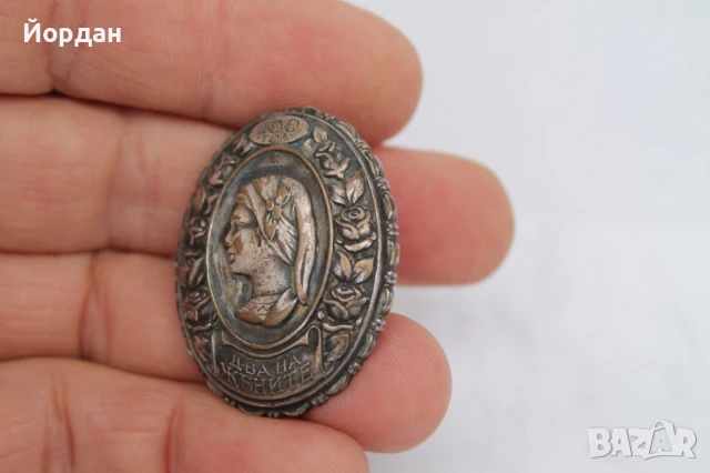 Значка ''100 години дружества на жените'', снимка 3 - Колекции - 50474406