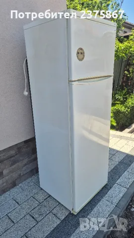 Хладилник с камера Indesit, снимка 3 - Хладилници - 50332952