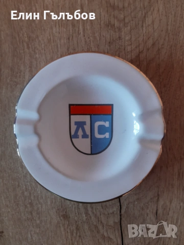 Пепелник (порцеланов) на Левски-Спартак, ретро, снимка 6 - Фен артикули - 53972839