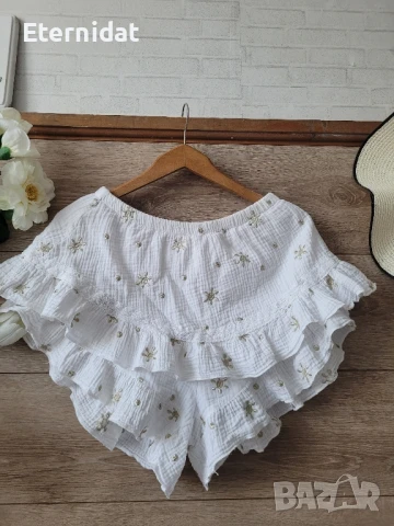 Къси бели панталони с бродерии 