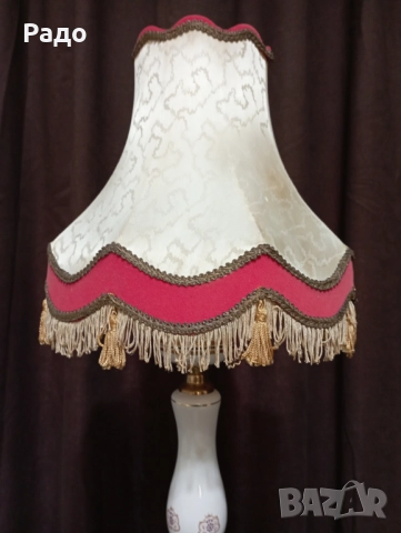 Голяма старинна порцеланова лампа с красив абажур, снимка 4 - Настолни лампи - 51959873
