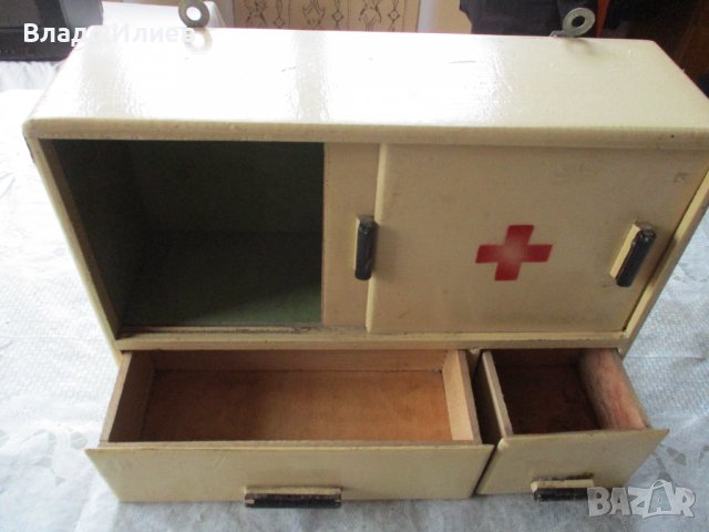 Аптечка домашна дървена винтидж за окачване на стената, снимка 3 - Кутии за съхранение - 31583008