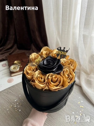 Кутия със 6 сатенени рози (Подарък за бал) 