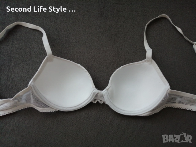 70B Triumph бял луксозен дантелен сутиен, снимка 7 - Бельо - 52907931