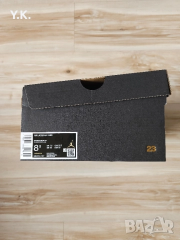 Оригинални мъжки кецове Nike Air Jordan 1 Mid White Pollen Black, снимка 10 - Кецове - 52129047