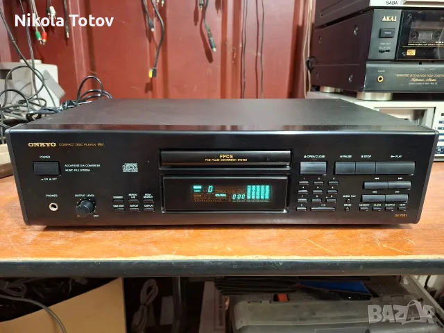 Продава се плеър Onkyo DX-7051. 