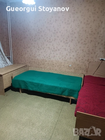 Продавам 2 бр.ъглови легла с матраци + ракла (+3 бр.топ матраци към тях по договаряне).