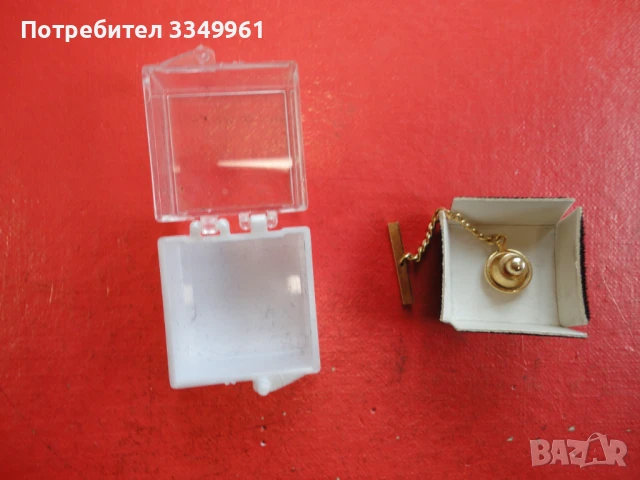 Позлатена брошка знак с камъни , снимка 3 - Други - 51376417