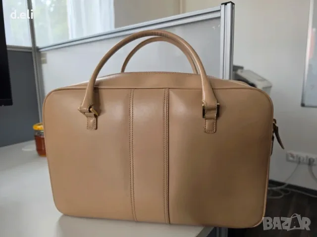 Max Mara и Ш анелl Нови чанти. Златист и бежов цвят