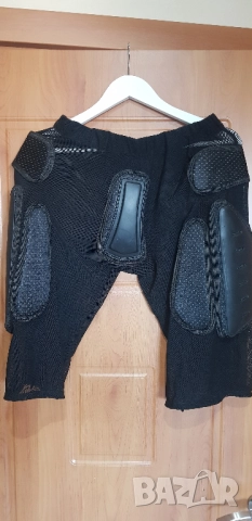 Продавам протекторни гащи