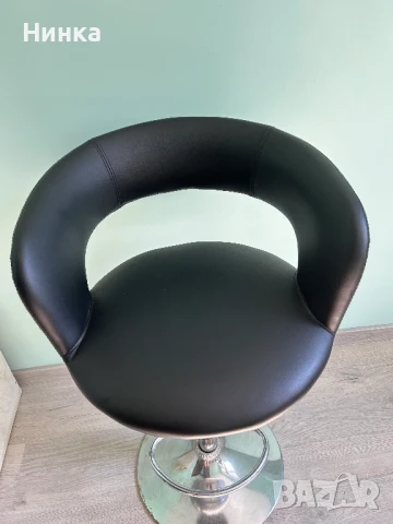 Бар стол с регулируема височина