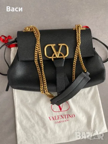 Valentino Garavani оригинална чанта, снимка 9 - Чанти - 48332271