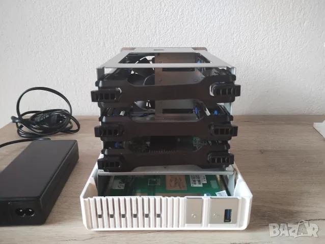 QNAP TS328 3-bay NAS server, снимка 12 - Мрежови адаптери - 56167886