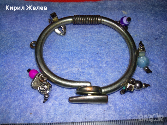 МЕДНА ПОСРЕБРЕНА ФЕШЪН АРТ ГРИВНА с ПОЛУСКЪПОЦЕННИ КАМЪНИ и ЦВЕТНО СТЪКЛО 44126