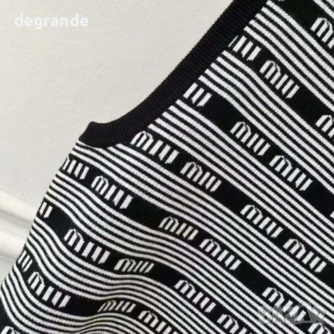 Дамска мини рокля от вискоза с жакардово лого Miu Miu, снимка 4 - Рокли - 50695078