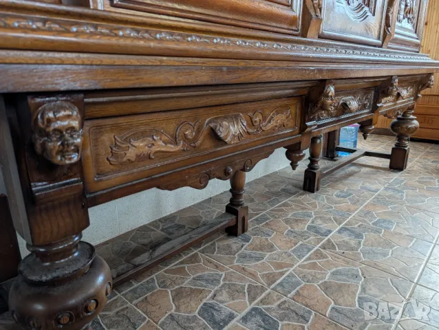 Антикварен дъбов масивен бюфет в стил Неоренесанс, снимка 4 - Бюфети - 49508967