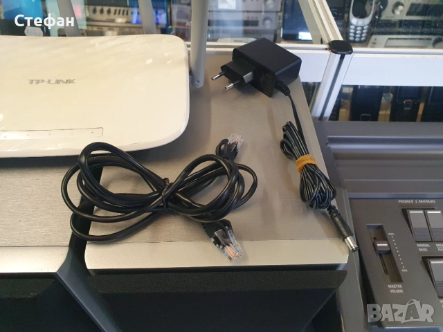 Рутер TP-Link Archer C60 В отлично техническо и визуално състояние. С кабел и адаптер., снимка 2 - Рутери - 51963149