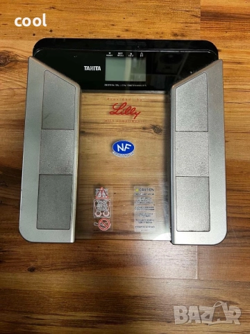 Продавам телесен кантар TANITA UM-075 (Япония), снимка 2 - Фитнес уреди - 51973986