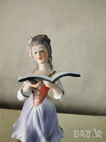 порцеланова статуетка, снимка 2 - Статуетки - 44730587