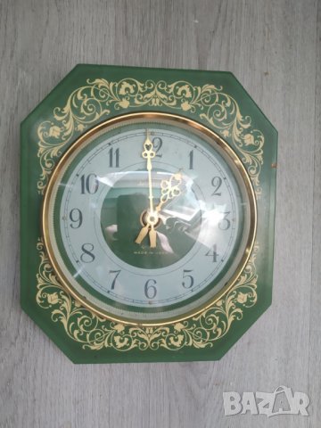 стар стенен часовник