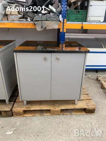 Шкаф с гранитен плот