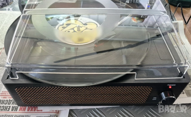 Грамофон с вградени тонколони, ретро дизайн, снимка 3 - Грамофони - 53067766