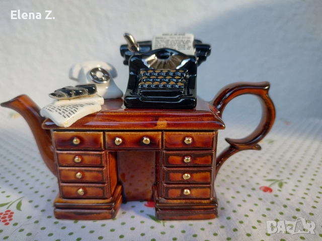 Красив винтидж чайник Crime Writers Desk Cardew, снимка 2 - Колекции - 52860225