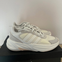 Обувки Adidas, снимка 1 - Маратонки - 44935524