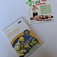 Диск "Health, safety and environment test for operatives and specialists" + подарък "first aid, снимка 1 - DVD филми - 31795172