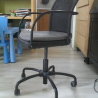 Въртящ се ратанов офис стол, Икеа, снимка 4 - Столове - 39278124
