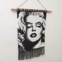 Ръчно изработено макраме пано с портрет на Мерилин Монро, снимка 7 - Декорация за дома - 42872415