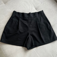 Дамски къси черни панталонки ZARA, M размер, снимка 1 - Панталони - 44791122